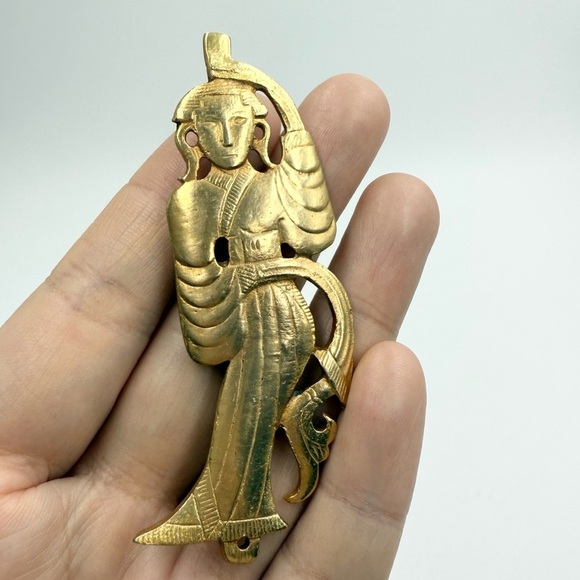 Alva Museum Reproduction Geisha Kabuki Dance Matte Gold Tone Brooch - Picture 4 of 4